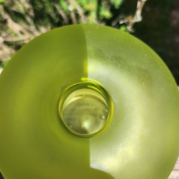 Matte Frosted Candy Apple Green Hand Blown Art Glass Vase Signed & Dated 04 - Picture 5 of 6